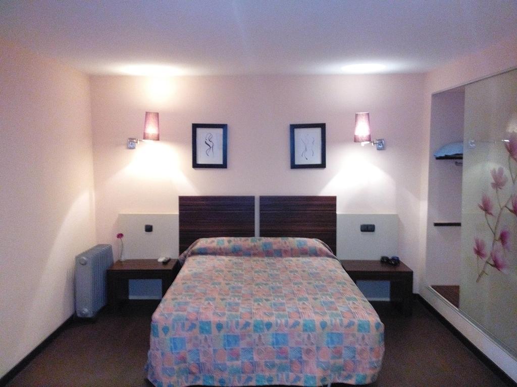 הואסקה Hostal - Restaurante Asador Esperanza חדר תמונה