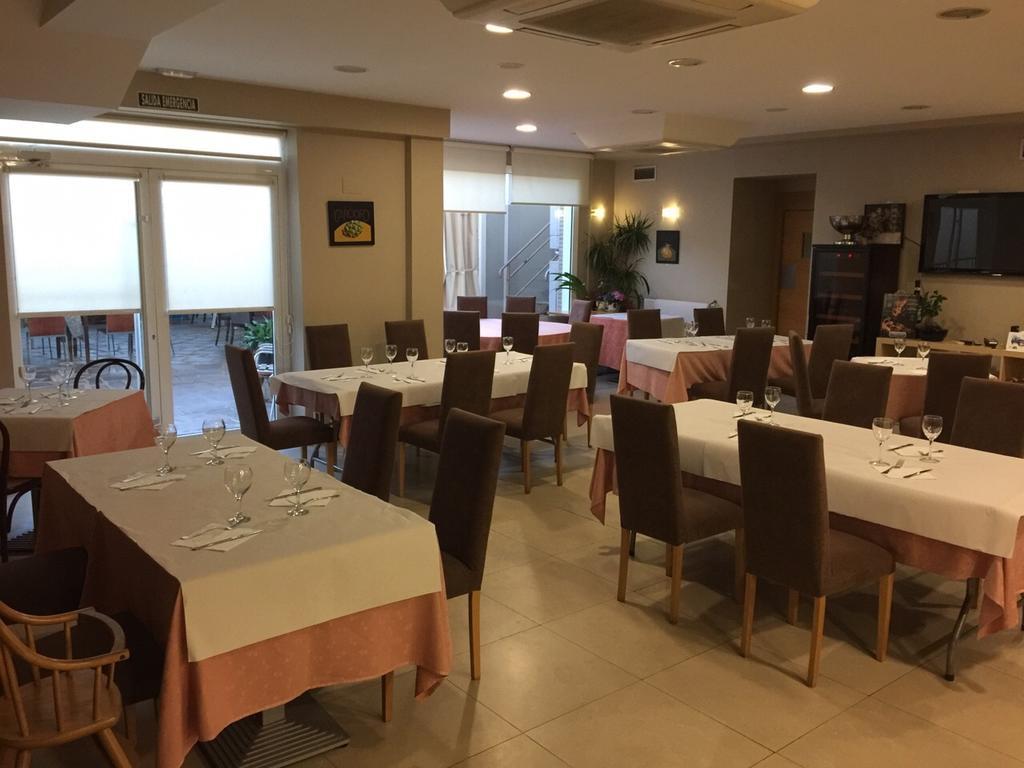 הואסקה Hostal - Restaurante Asador Esperanza מראה חיצוני תמונה
