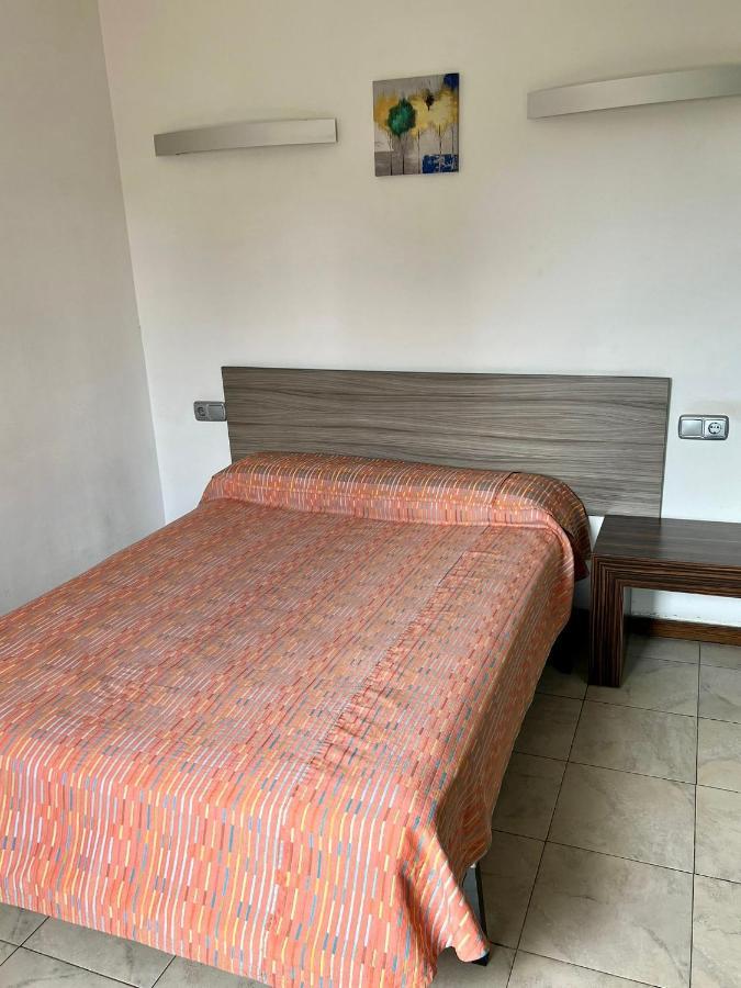 הואסקה Hostal - Restaurante Asador Esperanza מראה חיצוני תמונה